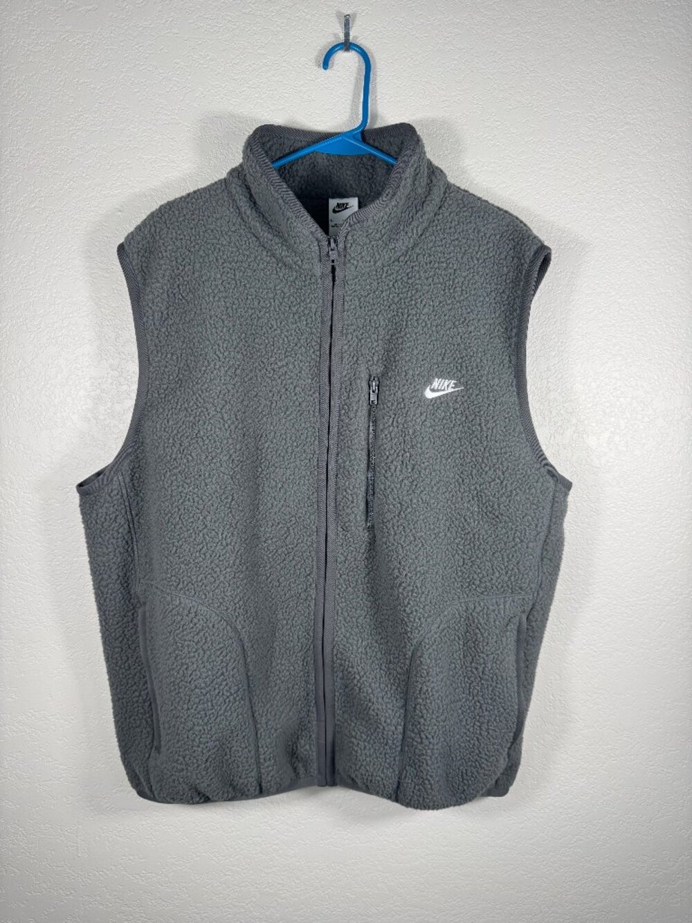 NWT Nike Sportswear Club Winterized Fleece Vest Mens L Iron Grey FZ0894-068